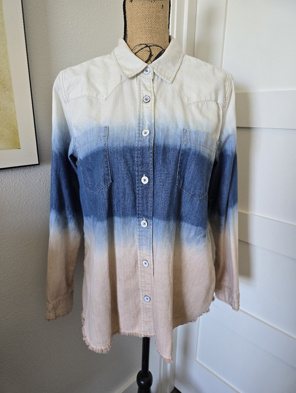 Free People "Before Sunrise" ombré raw hem Lightweight 100% Cotton L/s shirt. M